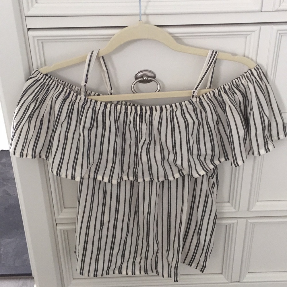 Off the shoulders Billabong shirt in size small.